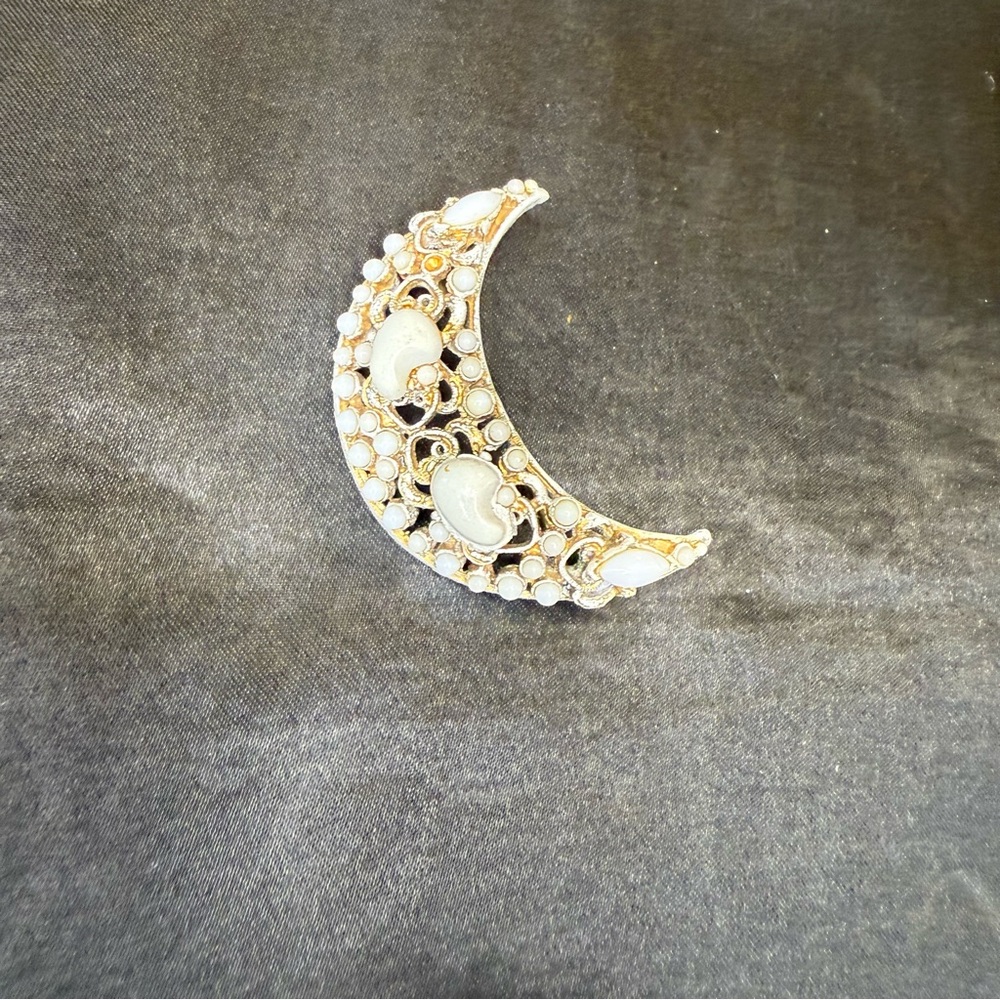 Florenza Vintage Crescent Moon Brooch